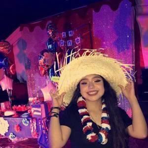 Meet your Posher, Stefania